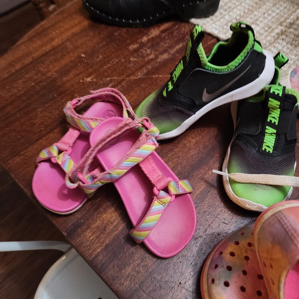 8C Girls Shoe Bundle - Picture 9 of 10